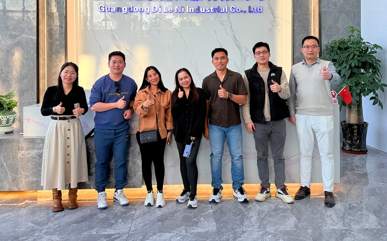 Philippine guests visited the headquarters of Dirolep Park, exploring new opportunities for cooperation in the Chinese-Filipino amusement industry.