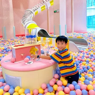 Diversified themed indoor playground integrating immersive atmosphere design, interactive gameplay, climbing sports and intellectual puzzle learning zones