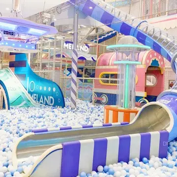 Diversified immersive Morandi indoor playground integrating rock climbing, ninja obstacle courses, trampolines, slides, puzzle education and handmade craft areas