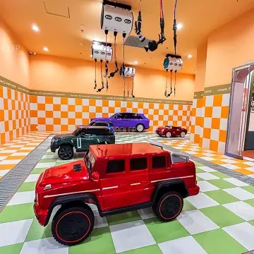 High-quality Morandi tone indoor play facilities supplier manufacturing interactive fun playgrounds combining rock climbing, trampolines, slides, and educational puzzle programs