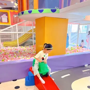 Diversified functional Morandi indoor play facilities factory integrating slides, trampolines, climbing walls, handmade zones, and puzzle courses for immersive interactive education