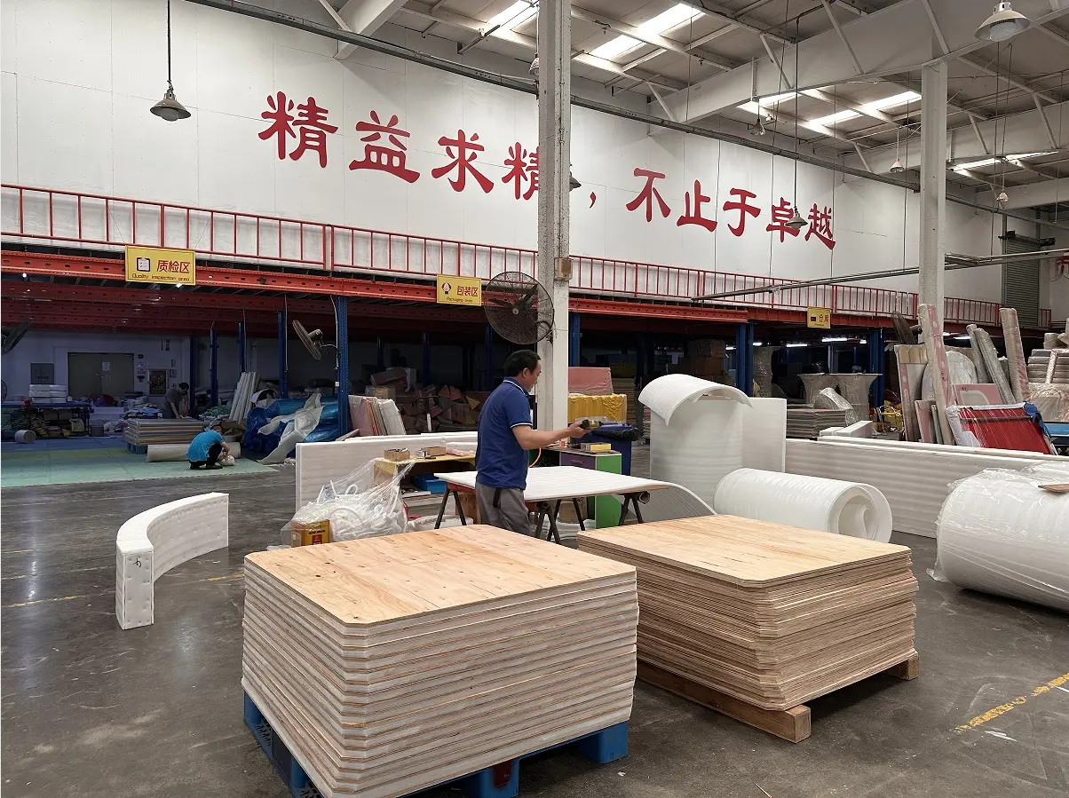 What does the production workshop of Dirolep Park look like?