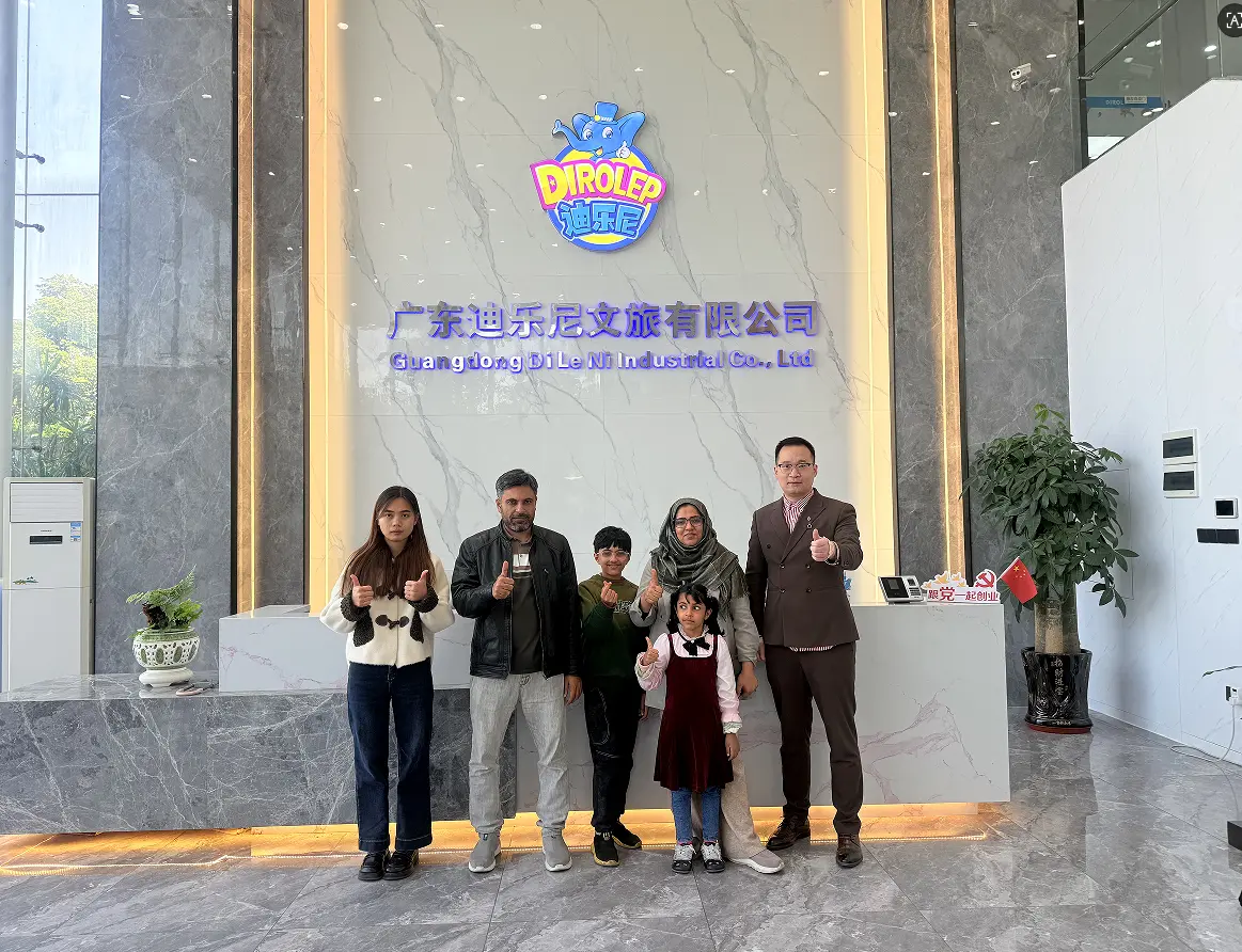 Parents bring their children to Dirolep, choosing Dirolep to manufacture children's playground equipment